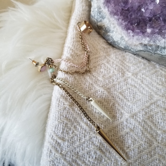 Statement one side cuff earring. - Picture 2 of 2